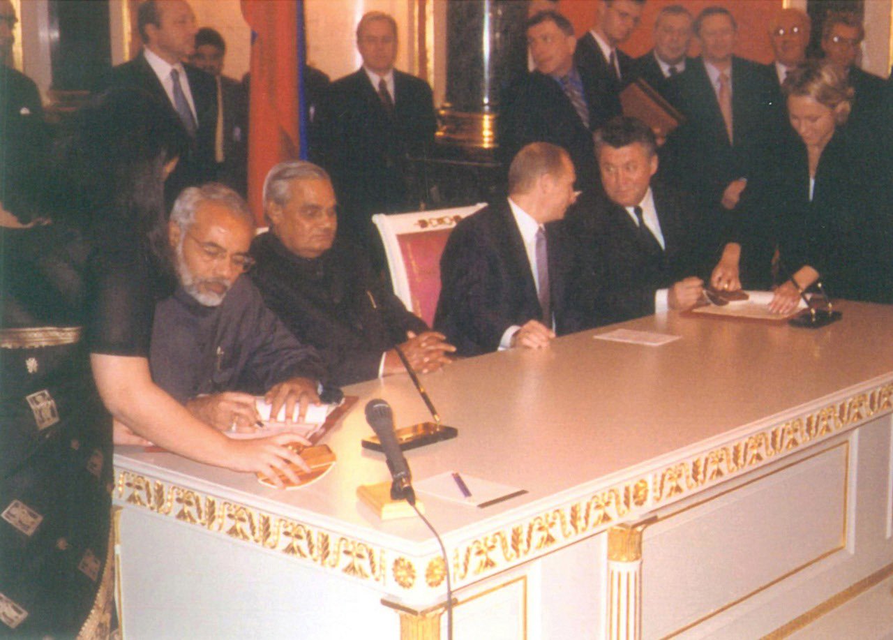 Modi shares a picture of India-Russia Summit held in November 2001