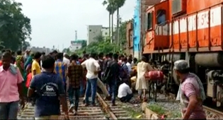 crowd on rail track