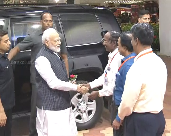 modi welcomed by sivan