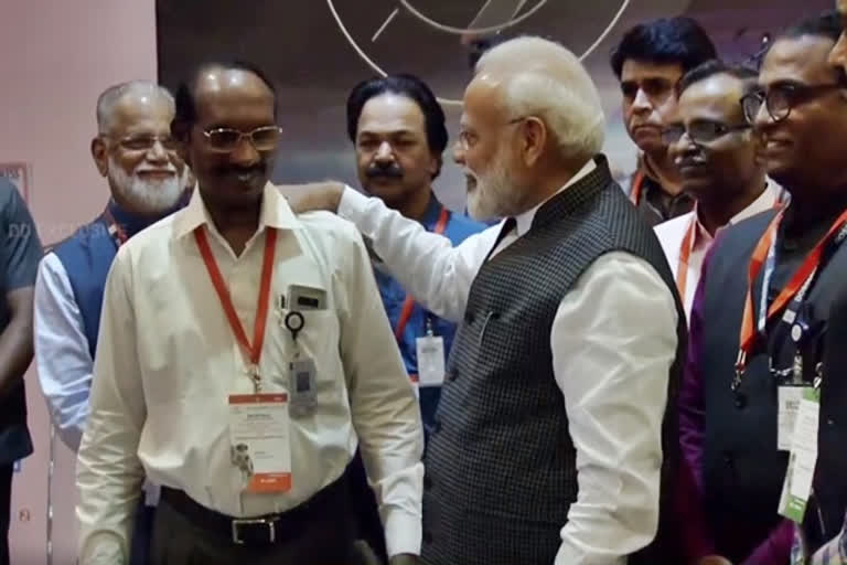 pm narendra modi in isro office