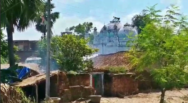 Hindus maintain 200 year old mosque, offer namaz