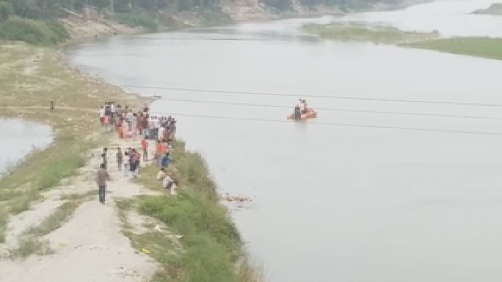 couple jumped into the gandak river