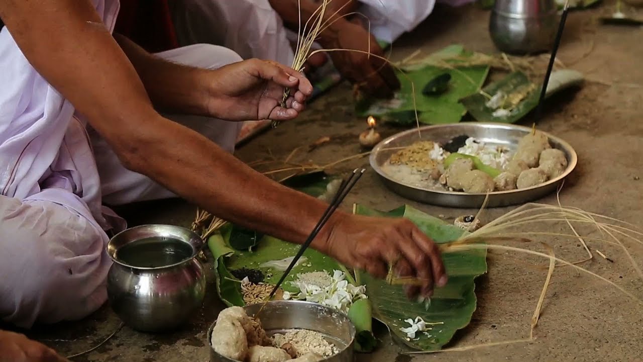 पिंडदान.