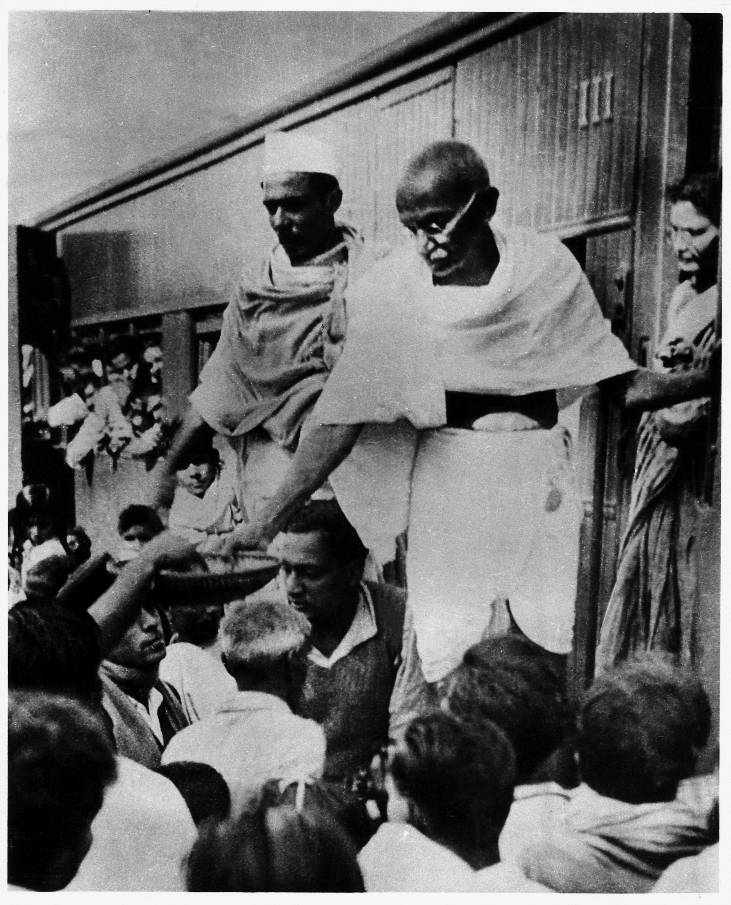 Mahatma and Gurudev: Parallel lines that converged for a cause