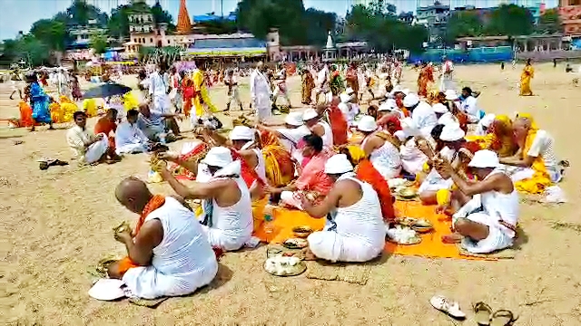 massive number of pilgrims on pitrupaksh