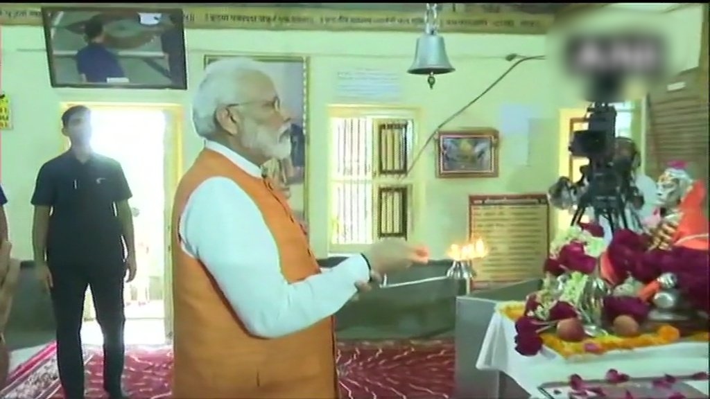 ସର୍ଦ୍ଦାର ସରୋବରରେ ମୋଦି  Prime Minister Narendra Modi offers prayers  Modi offers prayers at Sardar Sarovar Dam