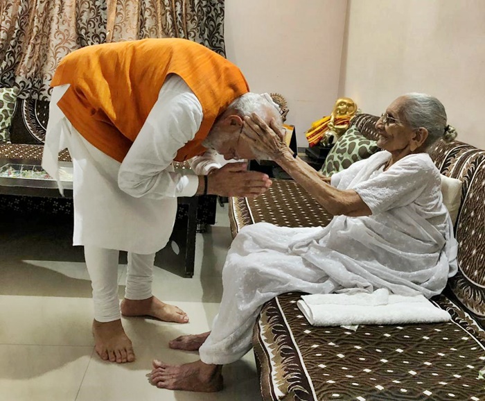 modis-69th-bday-pm-performs-narmada-aarti-shares-lunch-with-mother