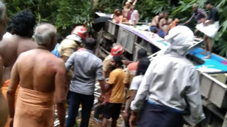 KERALA NEWS BUS CARRYING SABARIMALA PILGRIMS FALLS INTO GORGE MANY INJURED