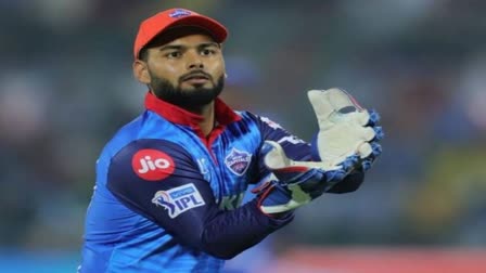 Delhi capitals captian Rishah pant to watch delhi capitals and gujarat titans match