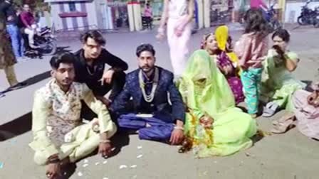 MP ratlam dulha dulhan dharna