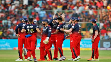 RCB vs DC : ಟಾಸ್​ ಗೆದ್ದ ವಾರ್ನರ್​ ಬೌಲಿಂಗ್​ ಆಯ್ಕೆ, ವಿಲ್ಲಿ ಬದಲಿಗೆ ಆರ್​ಸಿಬಿಗೆ ಹಸರಂಗ