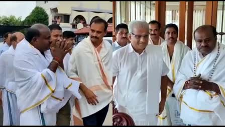 former-chief-minister-hdk-visits-srikshetra-dharmasthala