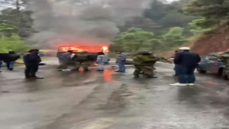 ARMY VEHICLE ON FIRE FIERCE FIRE IN INDIAN ARMY VEHICLE IN POONCH JAMMU AND KASHMIR