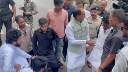 cm shivraj meet victims of road accident