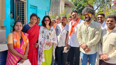 bhuvan-ponnanna-and-harshika-poonachhar-canvassing-for-anil-menasinakai