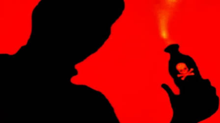 UP woman pays price for talking to lover after marriage  father throws acid on UP woman  father throws acid on woman  യുവതിയുടെ മേല്‍ ആസിഡ് ഒഴിച്ച് പിതാവും ബന്ധുവും  ആണ്‍സുഹൃത്തുമായി സംസാരിച്ചു  ഉത്തര്‍പ്രദേശ് ബറേലി  ആസിഡ്  ആസിഡ് ആക്രമണം  ശുചിമുറി വൃത്തിയാക്കാന്‍ ഉപയോഗിക്കുന്ന ആസിഡ്