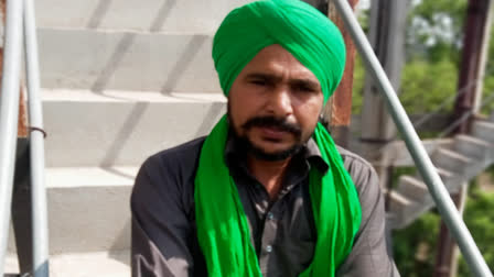 Talewal: In protest of not getting compensation for the crop, the farmer climbed on the water tank