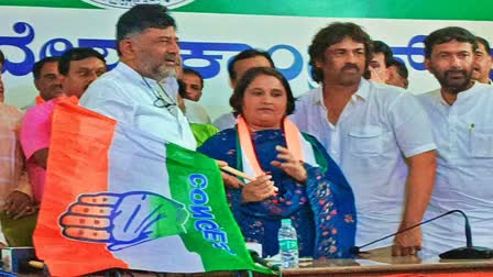 Kannada actor Dr Shivrajkumar's wife joined the Congress, will campaign for her brother Madhu Bangarappa