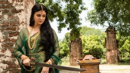 Ponniyin Selvan 2  Ponniyin Selvan 2 box office collection  Ponniyin Selvan 2 box office collection Day 1  Mani Ratnam film  Ponniyin Selvan 2 earning on day 1  aishwarya rai bachchan  Ponniyin Selvan 2 movie  പൊന്നിയിൻ സെൽവൻ 2  പൊന്നിയിൻ സെൽവൻ  പൊന്നിയിൻ സെൽവൻ 2 ബോക്‌സ് ഓഫിസ് കളക്ഷൻ  പൊന്നിയിൻ സെൽവൻ 2 ആദ്യ ദിനം  പൊന്നിയിൻ സെൽവൻ 2 കളക്ഷൻ  മണി രത്നം