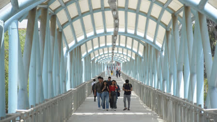 Dhaula Kuan Skywalk