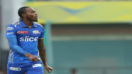 Jofra Archer  Jofra Archer replaced by Chris Jordan  ജോഫ്ര ആർച്ചർ നാട്ടിലേക്ക് മടങ്ങി  ജോഫ്ര ആർച്ചർ  മുംബൈ ഇന്ത്യൻസ്  Mumbai Indians  ക്രിസ് ജോർദാൻ  Chris Jordan  IPL 2023  IPL news  IPL updates