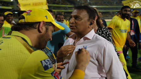 MS Dhoni's autograph on Sunil Gavaskar's shirt