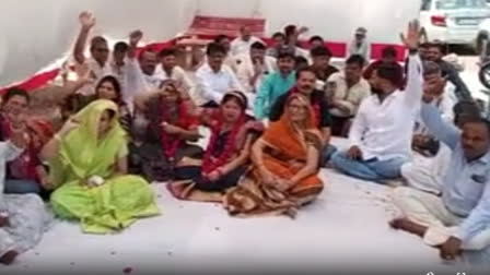 Dholpur City Council  councillors on hunger strike alleging corruption