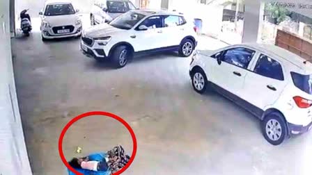 car runs over child  child sleeping in parking area dead  child death  car accident  parking area accident  കാർ ദേഹത്ത് കയറി  കാർ അപകടം  വാഹനാപകടം  കുഞ്ഞ് മരിച്ചു  കാർ ദേഹത്ത് കയറി 3 വയസുകാരൻ മരിച്ചു