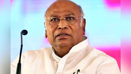 Odisha rail accident  VC of WhatsApp University  BJP MPs call Kharge VC of WhatsApp University  ಮೋದಿಗೆ ಪತ್ರ ಬರೆದಿದ್ದ ಖರ್ಗೆ  ವಾಟ್ಸಾಪ್​ ವಿಶ್ವವಿದ್ಯಾಲಯ ಕುಲಪತಿ  ಖರ್ಗೆಗೆ ವಾಟ್ಸಾಪ್​ ವಿಶ್ವವಿದ್ಯಾಲಯ ಕುಲಪತಿ  ಇತ್ತೀಚೆಗೆ ಸಂಭವಿಸಿದ್ದ ಭೀಕರ ರೈಲು ದುರಂತ  ಪ್ರಧಾನಿ ನರೇಂದ್ರ ಮೋದಿ ಅವರಿಗೆ ಪತ್ರ  ಹೆಚ್ಚು ವಾಕ್ಚಾತುರ್ಯ ಎಂದ ಬಿಜೆಪಿ ಸಂಸದ  ರೈಲ್ವೆಯಲ್ಲಿ ನೇಮಕಾತಿಗಳ ಕೊರತೆ ತಿರಸ್ಕರಿಸಿದ ಸಂಸದರು  ವಾಟ್ಸ್‌ಆ್ಯಪ್‌ ವಿಶ್ವವಿದ್ಯಾಲಯದ ವಿಸಿ