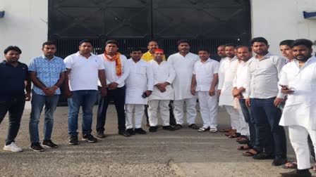 SP MLA meets farmers sent to jail