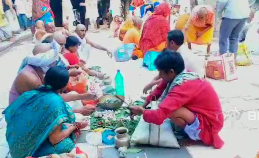 eighth day of Pinddaan, Vishnupad Temple, जयपुर लेटेस्ट न्यूज, विष्णुपद स्थित 16 वेदियों  jaipur news, gaya ji pooja news