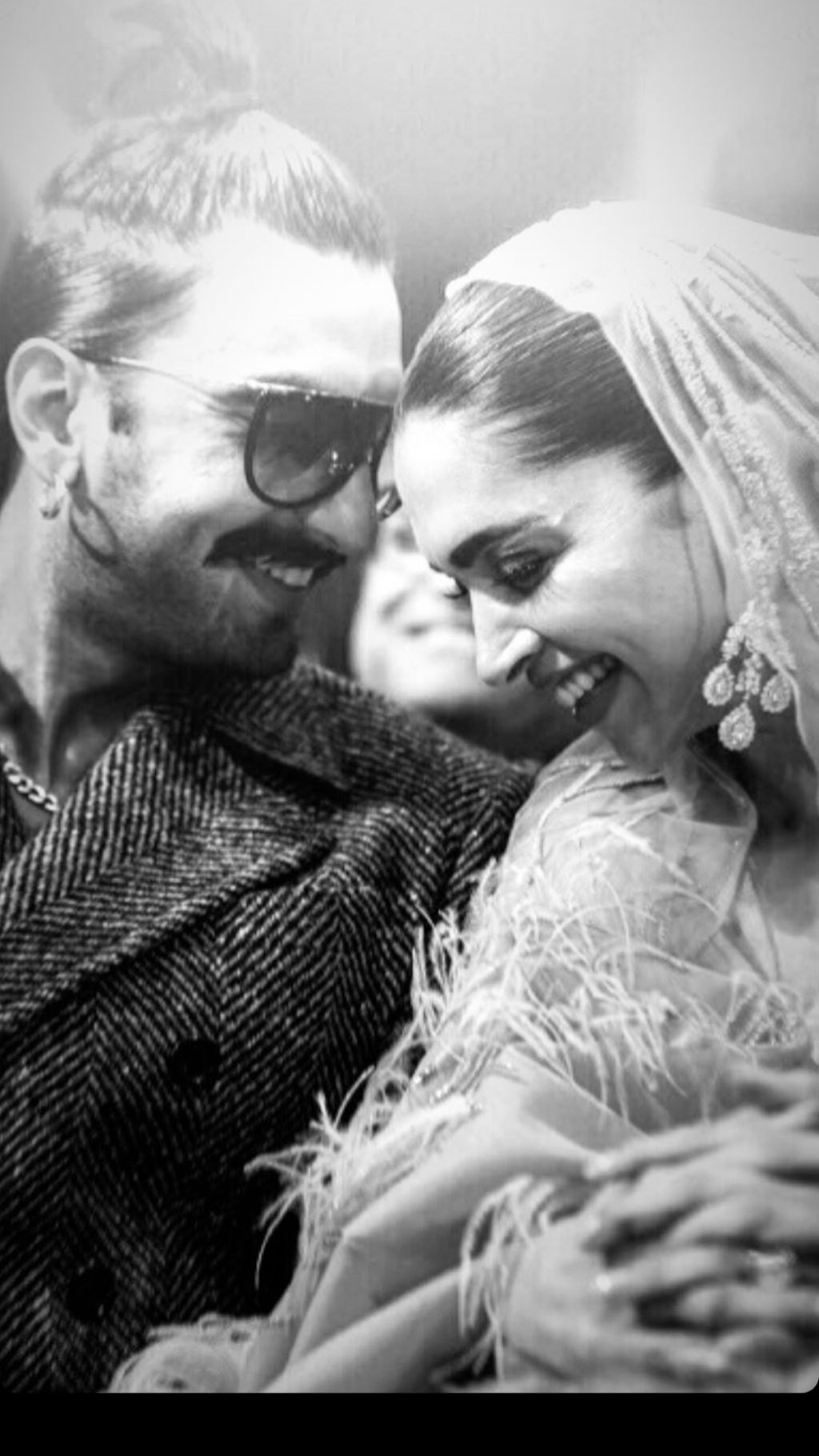 ranveer singh shared cute pic with deepika padukone from iifa