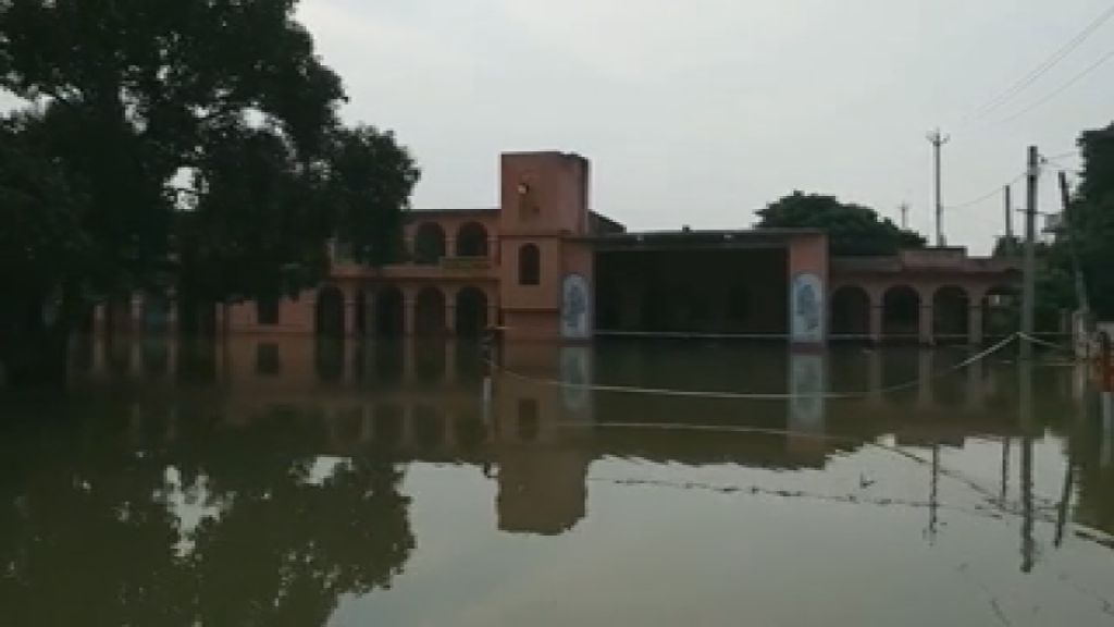 DM of Saran inspected flood affected area of ​​Sonepur