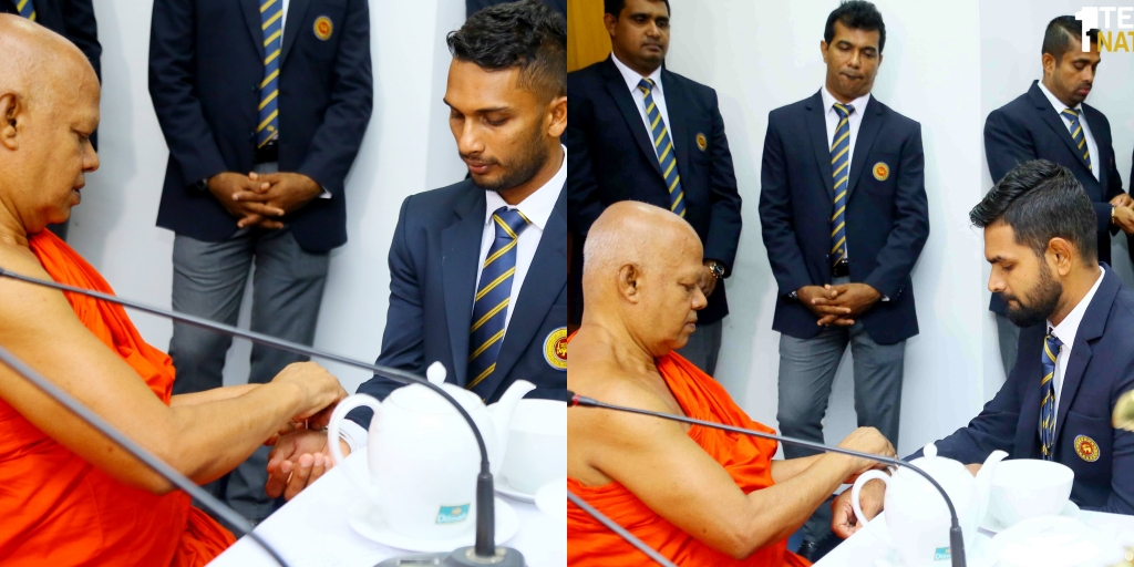 srilanka players make prayers to come safely from pak