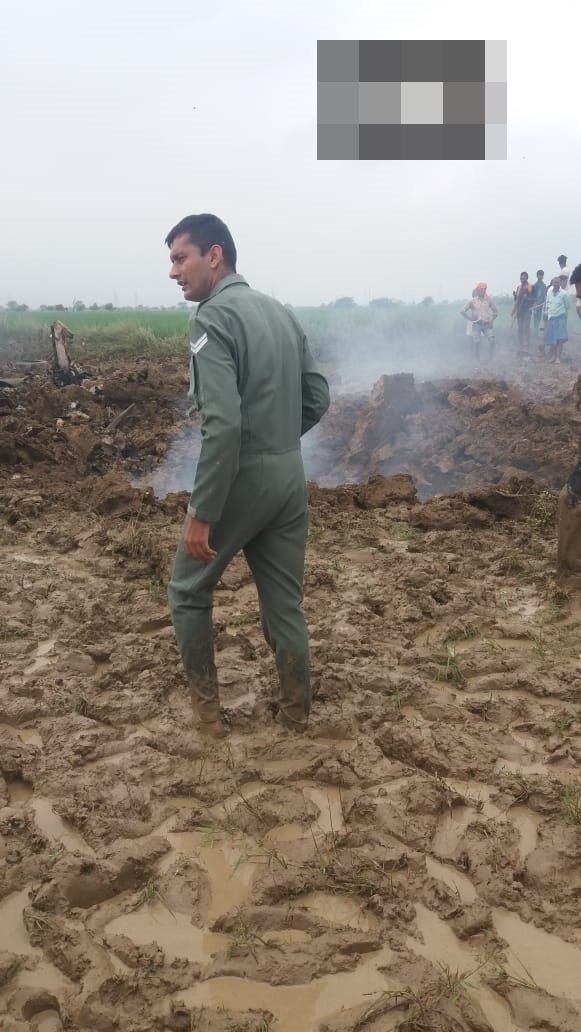 MiG 21 Trainer Aircraft crashes in Gwalior;pilots safe