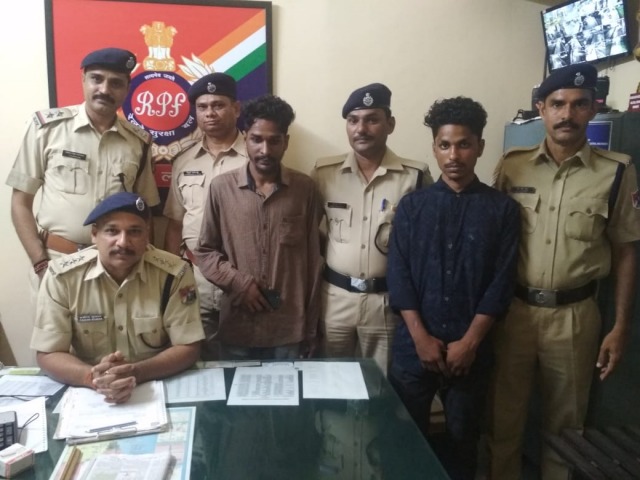 RPF  police  arrested two train passenger robbers