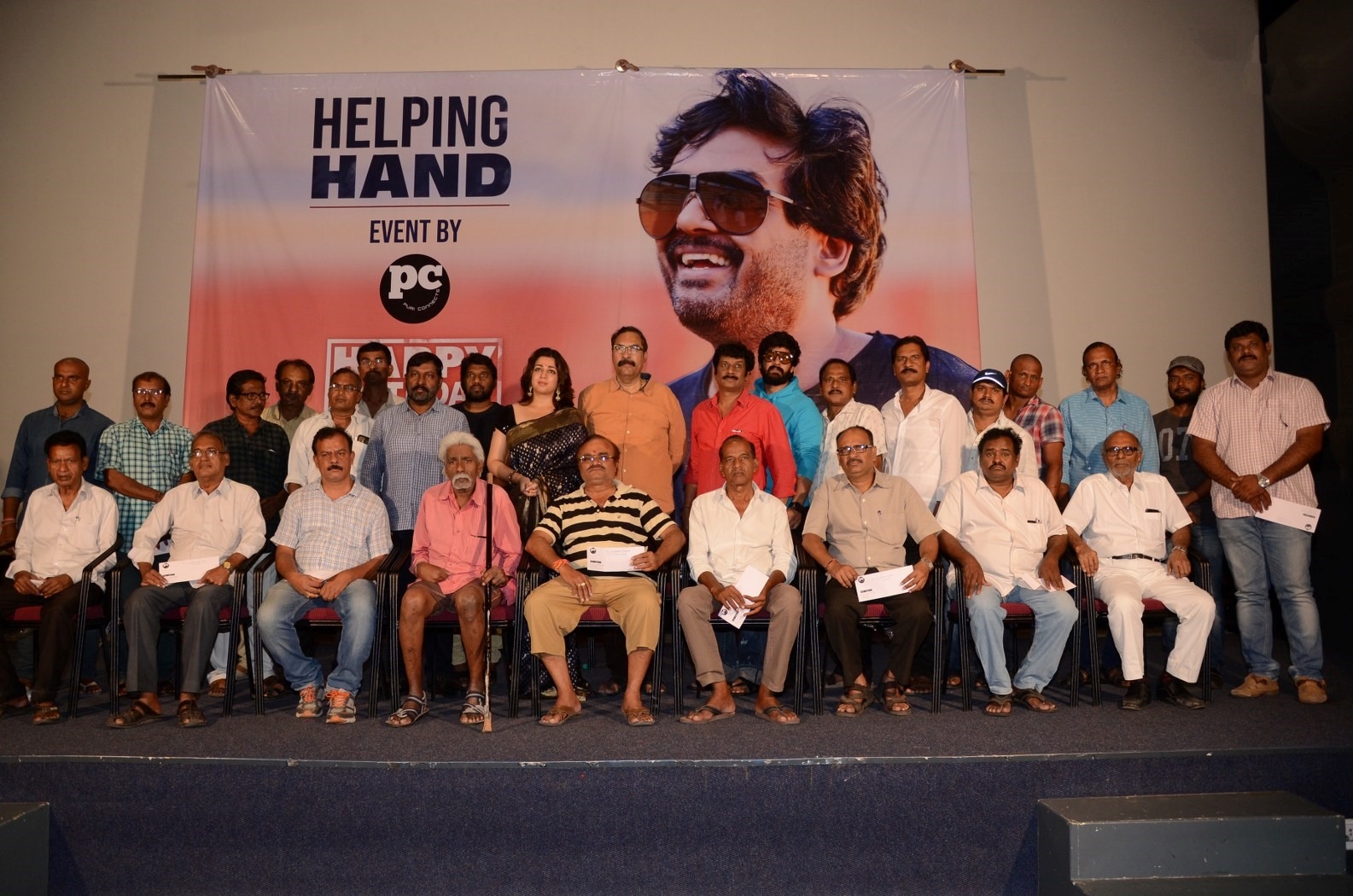 helpinh hands donats 15 laks to directors