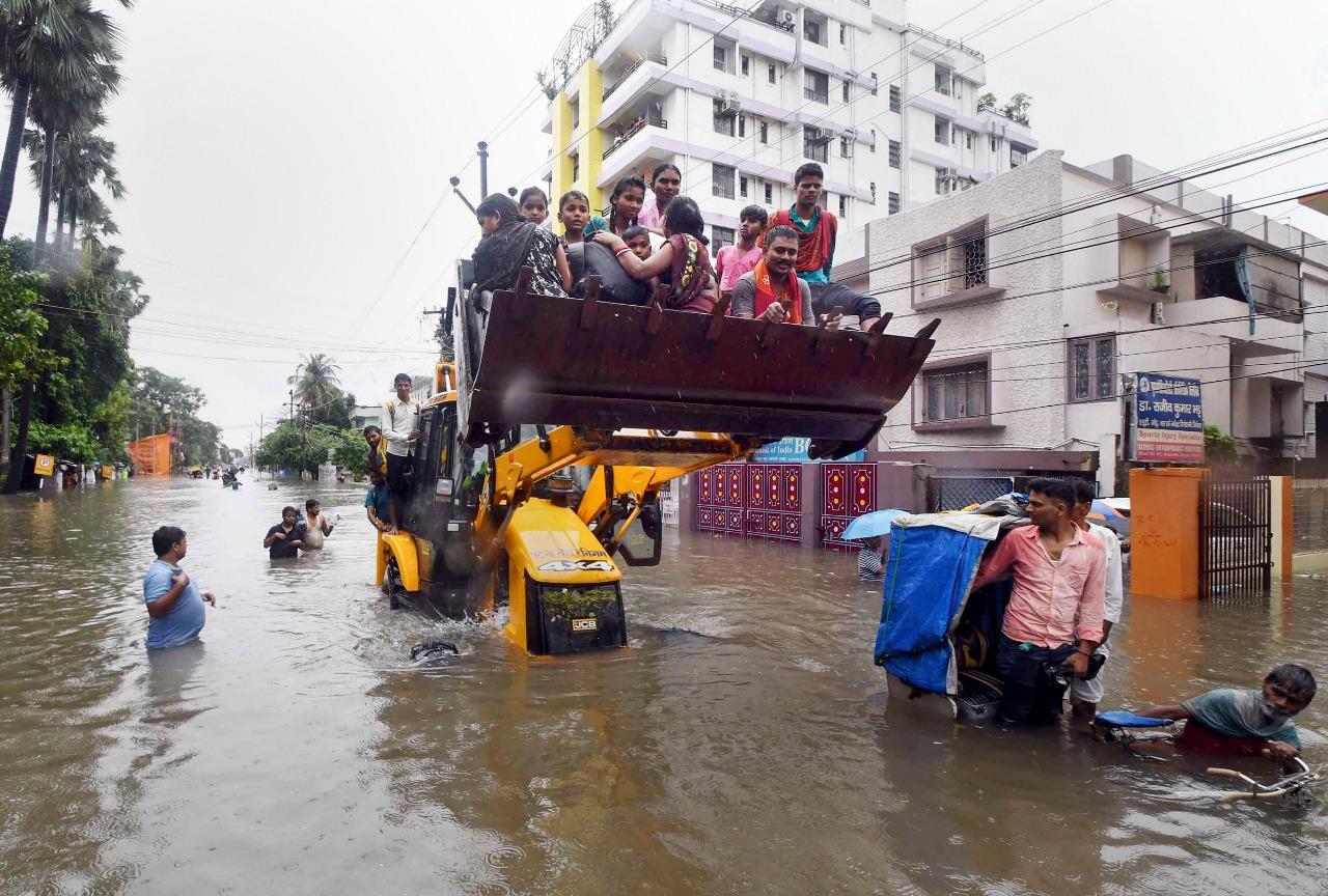 जेसीबी से यात्रा