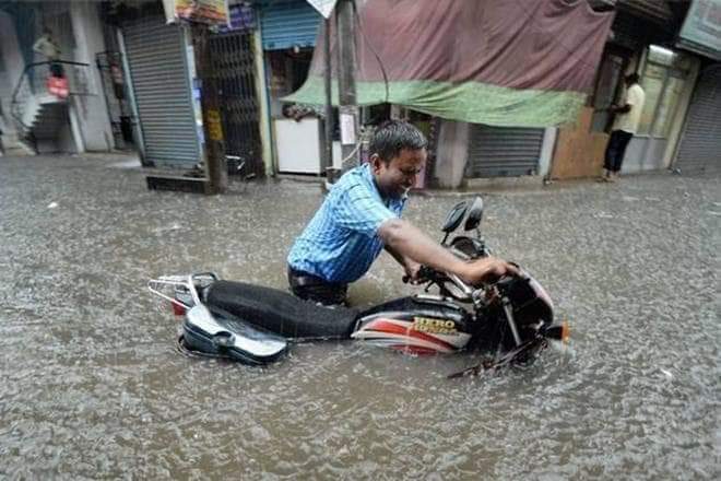 ऐ भाई जरा देख के चलो...