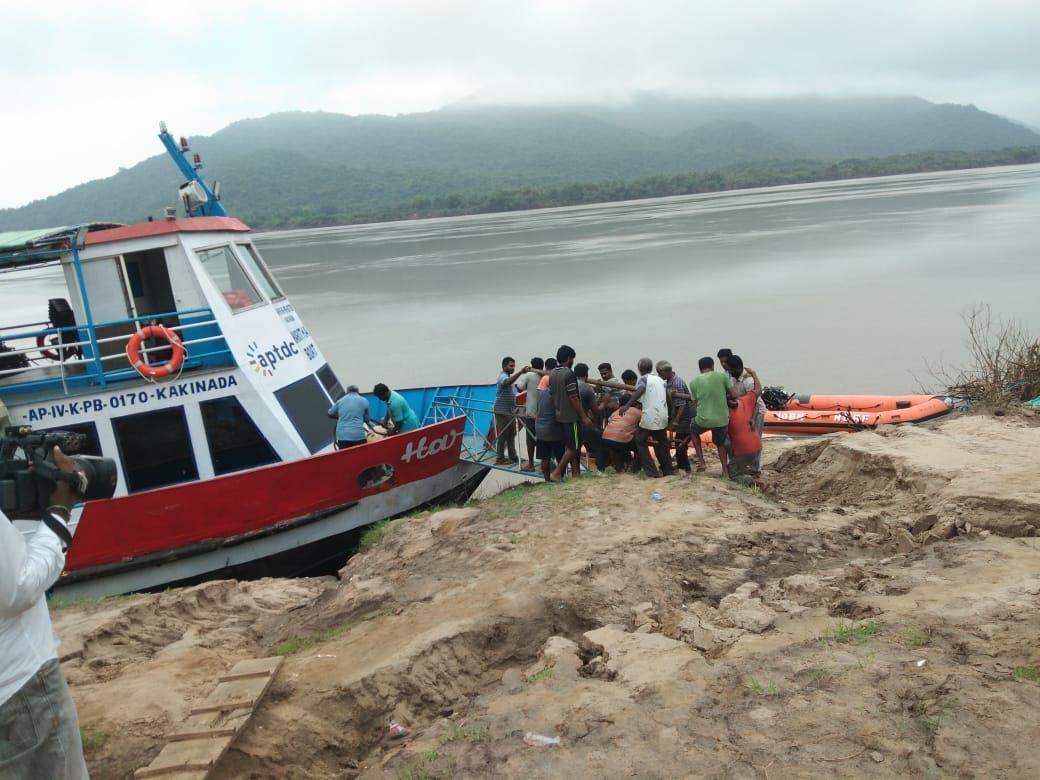 specialists are went to katchurlu for accident boat