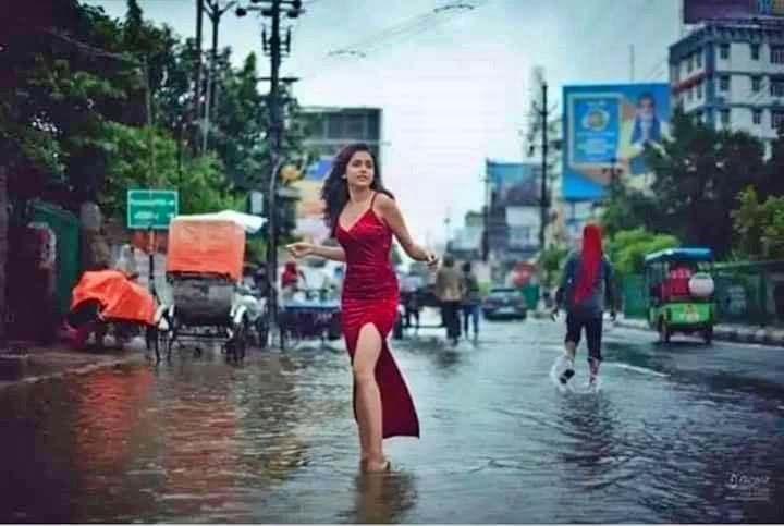 Girl Glamorous Photo Shoot Amidst Water in Patna