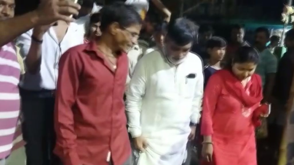 ram kripal yadav distributed food in ramlakhan path