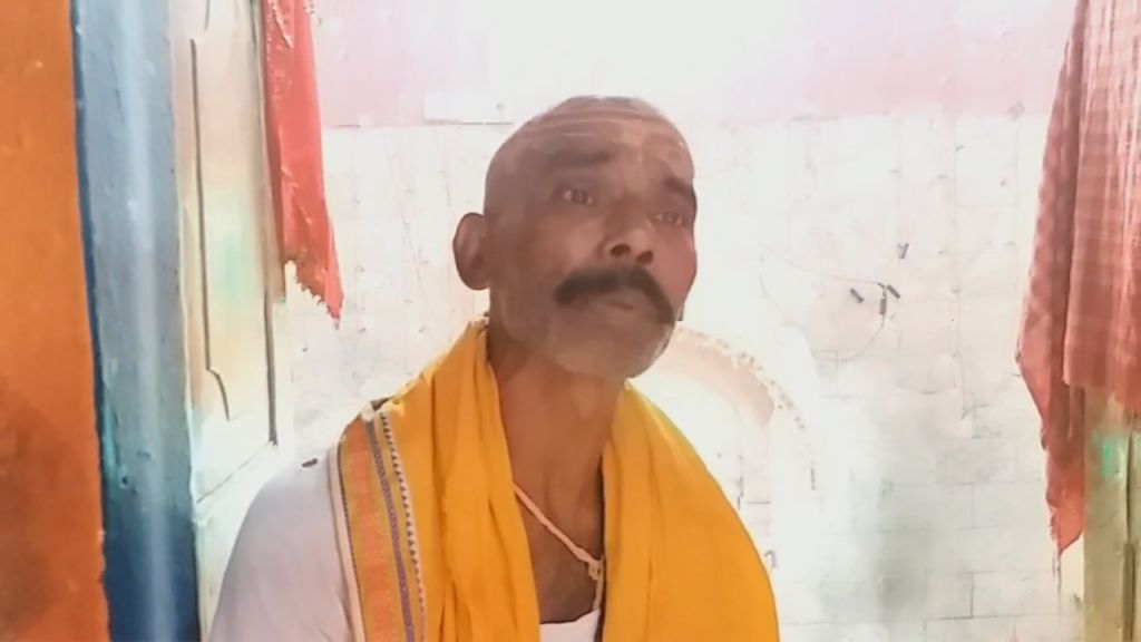 मंदिर के पुजारी