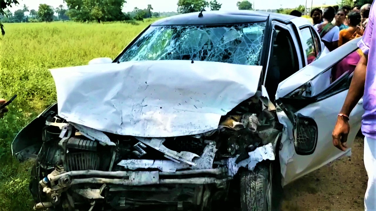 car_accident_at_janagoan_three_members_dead