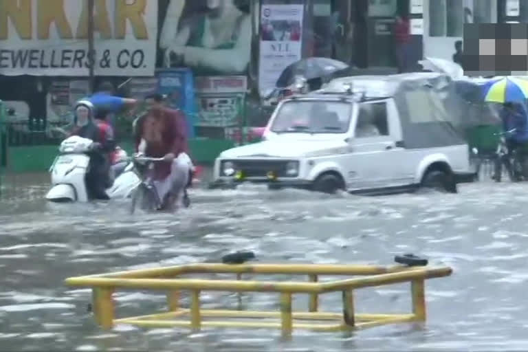 Nearly 1,900 dead in monsoon rains, floods across India