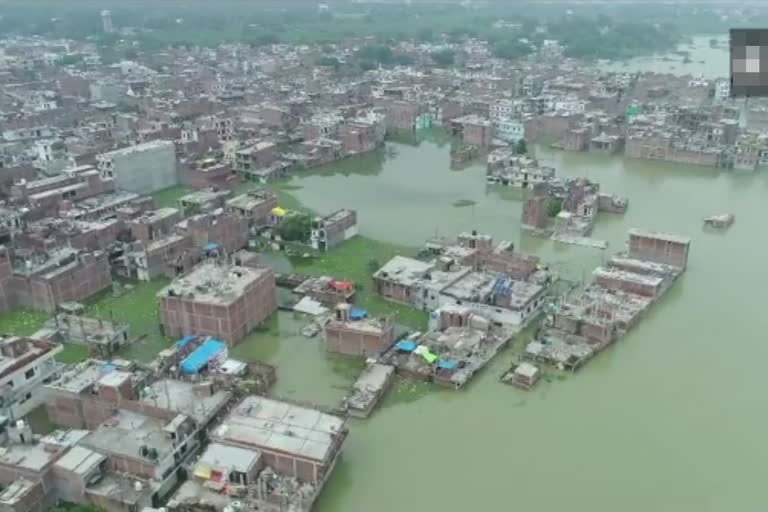 Nearly 1,900 dead in monsoon rains, floods across India