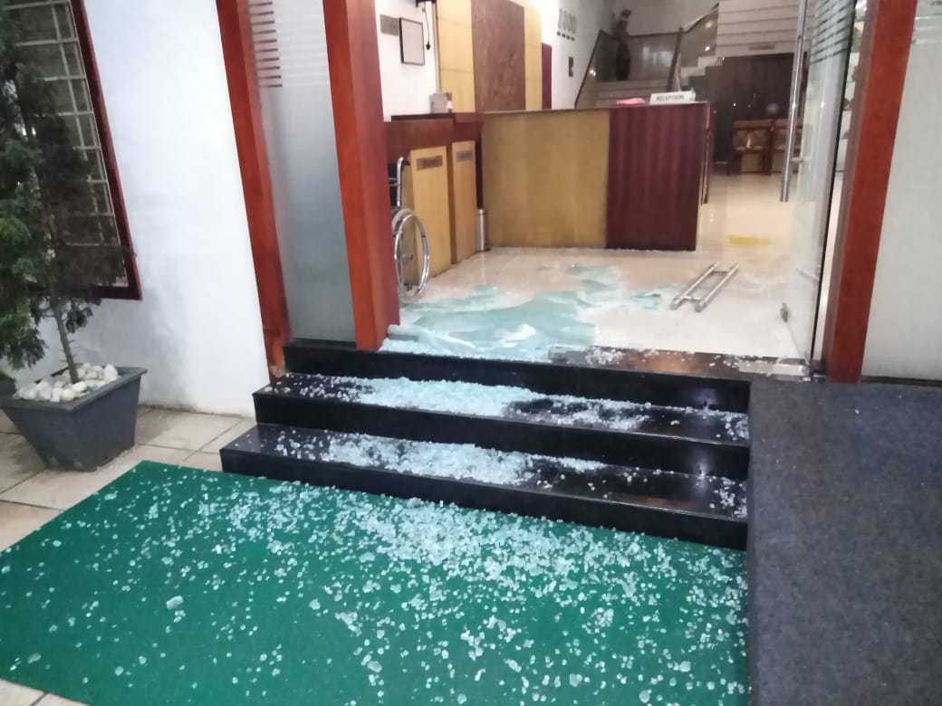 Youths vandalized Pazhayannur Raj bar in Thrissur