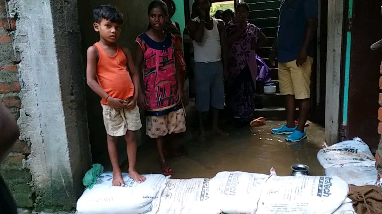 villagers of bakpur village are in threat of flood