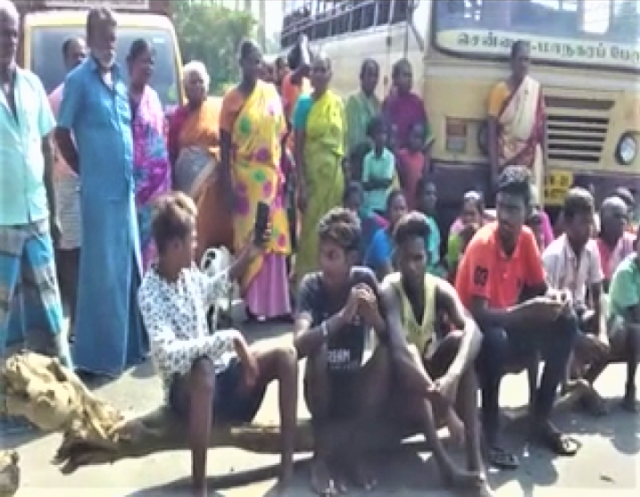 demanding-extra-bus-for-protest-in-triuvallur