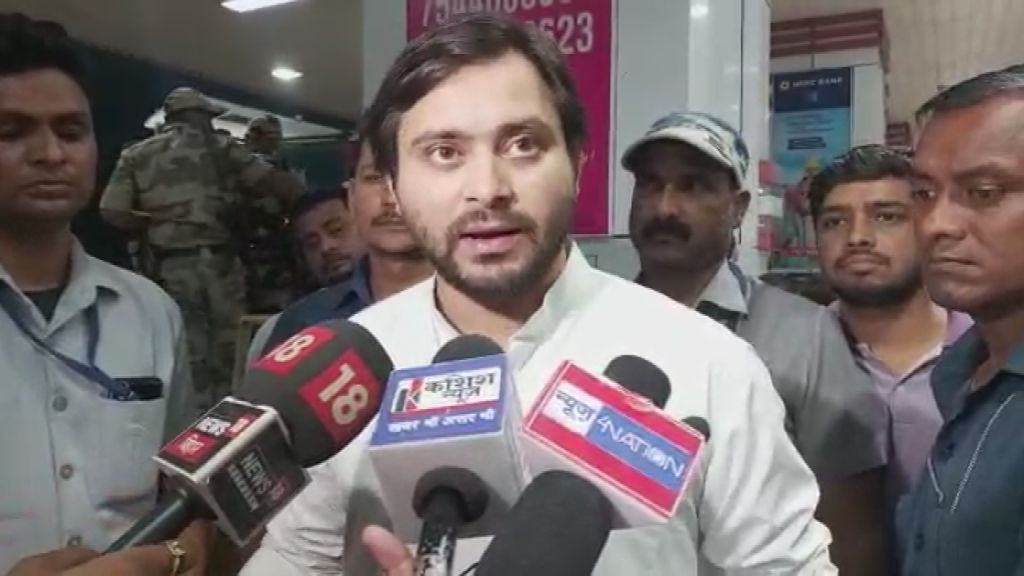 Tejashwi Yadav reached Patna